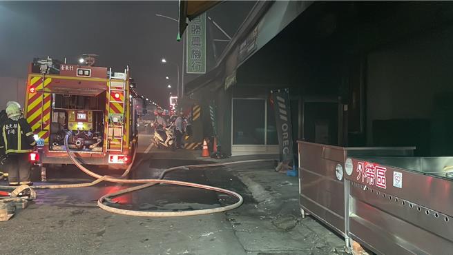 台東市中興路三段某處農機行今晚傳出火警。（蕭嘉蕙攝）