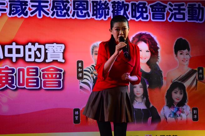 艺人孙贺唱腔十足。（王志伟摄）