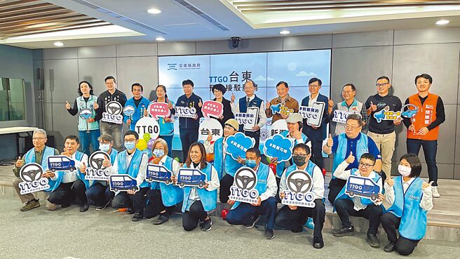 台東縣政府擴大「TTGO台東預約接駁服務」，提供全縣15鄉鎮任一站與點之間的預約接駁服務。（蕭嘉蕙攝）