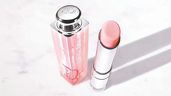 SOGO忠孝館Dior癮誘粉漾潤脣膏，1350元。（SOGO提供）