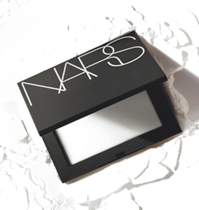 SOGO忠孝館NARS裸光蜜粉餅，1450元。（SOGO提供）