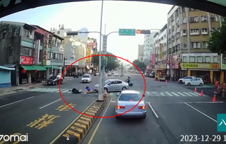 真行人地獄 2學童斑馬線遭女三寶撞噴！離譜影片曝光