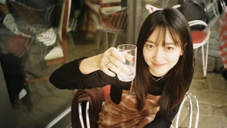 表藝珍紅毯長裙破裂開衩到大腿 1機靈反應急救場