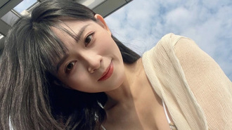 正妹设计师穿超紧身白背心 8张辣照网嗨：赶快买房