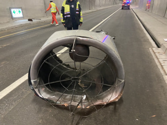 超高5公分！東澳隧道噴流風機遭撞爆 公路局估算損失百萬元