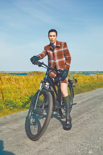 老蕭挪威放閃緊擁愛妻黏TT