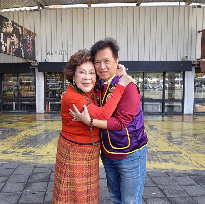 阿姑（左）和老公李朝永出席狮子会公益活动。（王思颖摄）