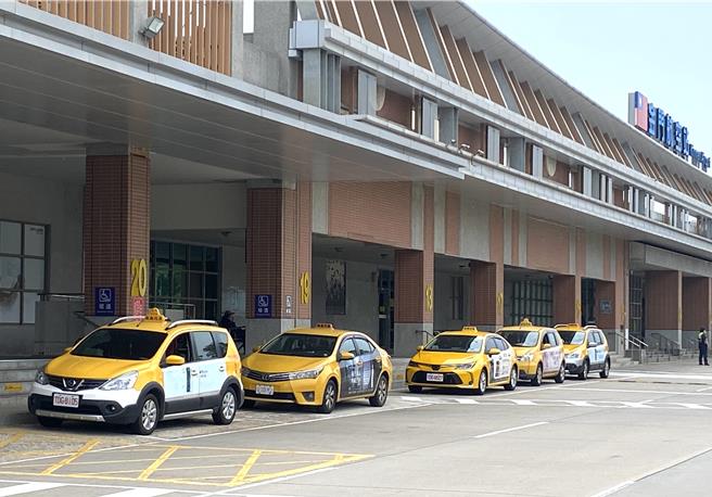 金門縣自2024年元旦起將有多項交通新制上路，已12年未調整的計程車費率，日間啟程運價將調漲至100元。(于家麒攝)