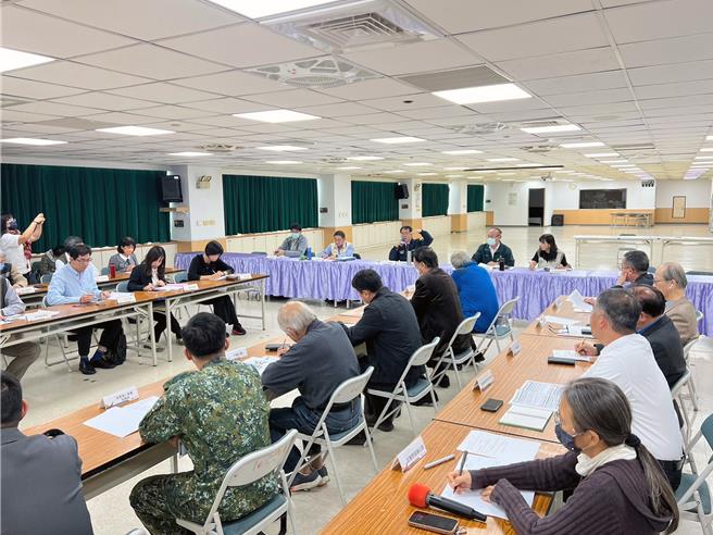 台南市政府召开灾害防救专家谘询委员会议，以「登革热防治精进作为」为主题，持续针对登革热疫情深入探讨并研拟相关对策。（市府提供／洪荣志台南传真）