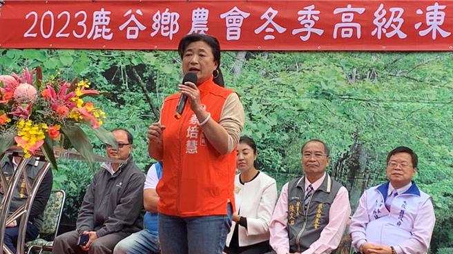 投二区争取连任的民进党立委蔡培慧说自己从小在茶乡长大，她会努力协助鹿谷茶叶不只卖到中国，还要卖到加拿大跟日本。曾雪蒨摄