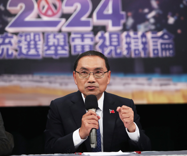 2024年總統大選總統候選人辯論會30日舉行，國民黨總統候選人侯友宜（見圖）會後記者會回答媒體提問。（陳怡誠攝）