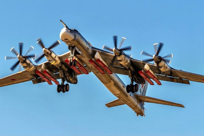 Tu-95MS挂载Kh-101飞弹升空资料照。（UAC）