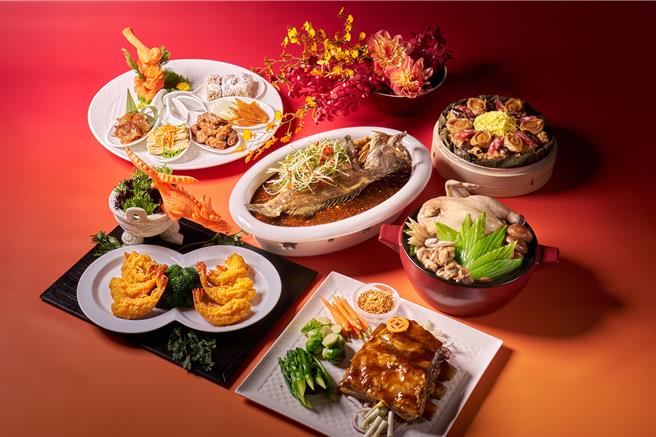 台北美福大饭店宴会厅外带年菜，行政主厨王志孚揽山海珍味，从前菜到汤品，集结龙虾、美国Prime牛肉等食材推出适合4到6人的年节桌菜。（台北美福大饭店提供）
