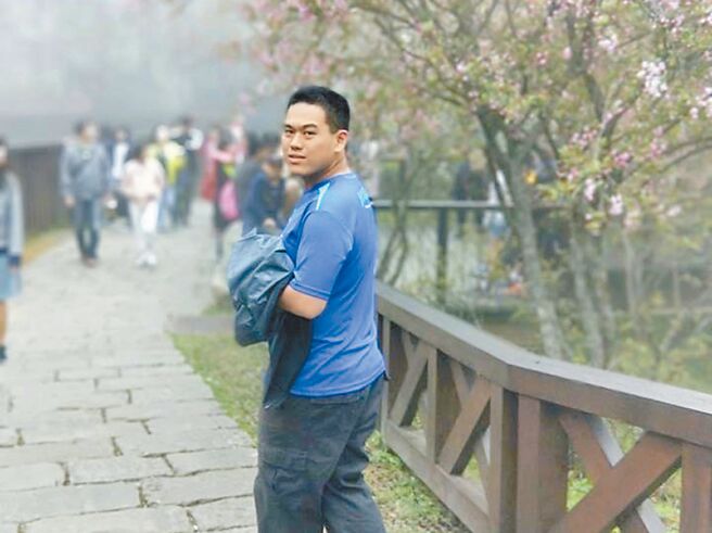 新工分队长游尚桦28日不幸殉职，新竹县消防局粉专涌入网友悼念表达不舍。（摘自竹县消防局粉专／邱立雅竹县传真）