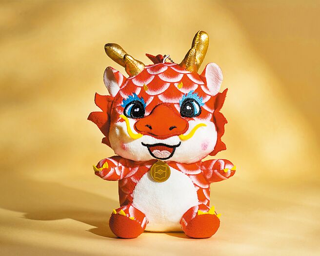 台北遠東香格里拉飯店今年特別設計吉祥物「龍好運玩偶」，造型討喜適合餽贈親友。（台北遠東香格里拉提供）飲酒過量 有害健康