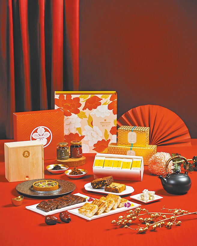 台北國賓飯店推出10款中、西式新春年節伴手禮盒，並提供代客宅配服務。（國賓大飯店提供）飲酒過量 有害健康