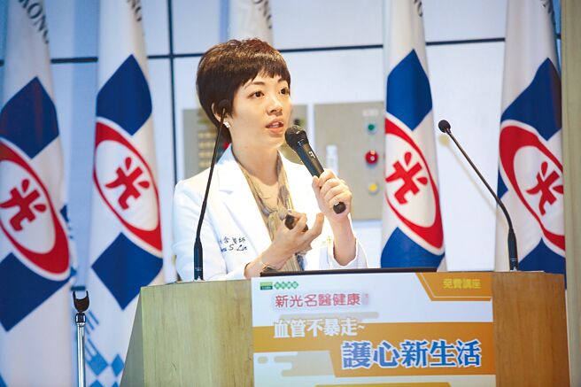 新光医院心臟内科林姝含医师主讲「四肢冰冷或水肿，只是体虚吗？您不可不知的周边血管疾病」，民眾获益良多。（张铠乙摄）