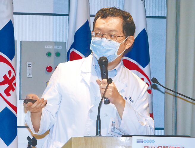 新光医院胃肠肝胆科廖俊尧医师主讲「胃食道逆流」。（赵双杰摄）