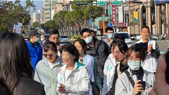 陳佩琪陪同果菜市場掃街 柯美蘭談農地：虧欠父母