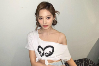 周子瑜罕露深溝  加碼曬雪白腿根電暈粉