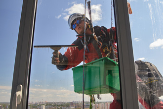 入住飯店44樓 她睡醒驚見窗外有人 超糗下場曝