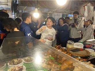 藍最強母雞攜手林家興 台中黃昏市場拜票展現高人氣