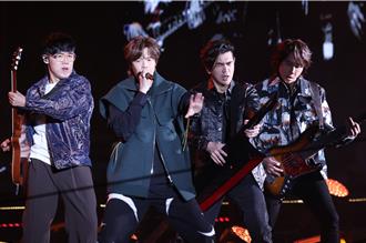 台北跨年八三夭登熱力飆唱！阿璞穩交豆花妹 再談「人生大事」