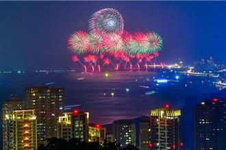 2024迎龍年 新北河岸1314煙火照夜空