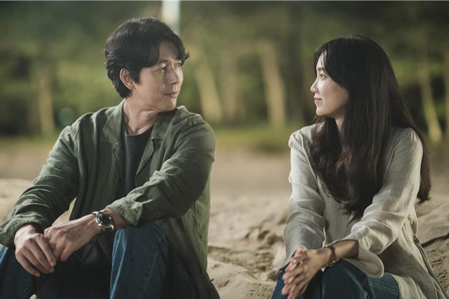 申铉彬表示在《跟我说爱我》中和郑雨盛对戏时大多只看着对方的双眼。（Disney＋提供）