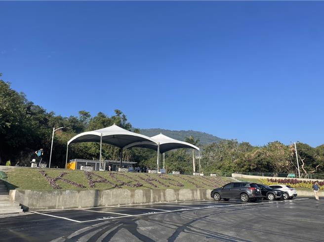 台泥鼓山预拌厂旧址活化成登山入口，设置有公厕设施和登山步道及停车场。（洪靖宜摄）