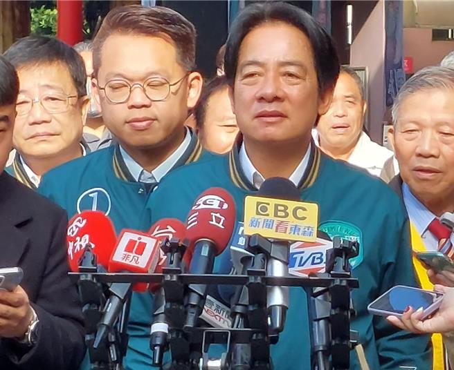 民進黨總統候選人賴清德，今再提辯論會上的口誤，反斥對手侯友宜，把九二共識跟中華民國憲法混為一談，這對台灣來講是非常危險的。(呂筱蟬攝)