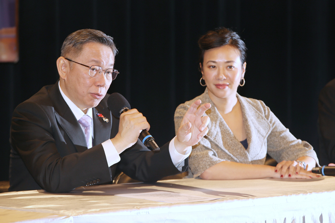 图为民眾党正副总统候选人柯文哲（左）、吴欣盈（右）。（资料照,杜宜谙摄）