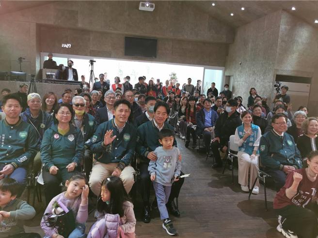 民进党总统候选人赖清德赴航空城灵粮堂寻求支持。(吕筱蝉摄)