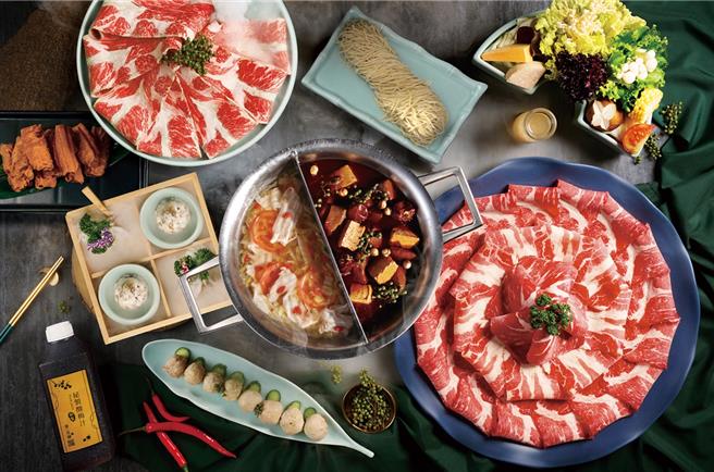 王品集團旗下「青花驕」、「嚮辣」及「和牛涮」3大火鍋品牌推出開鍋刮刮樂，有機會刮到整桌95折、萬元金牌、好料加菜等優惠。(王品集團提供)