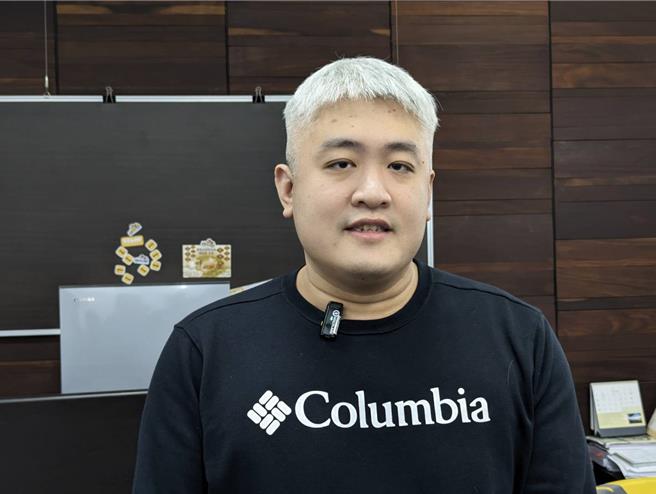 前民眾黨安樂區主任劉韋巡受訪時表示，外傳他因為爭取不分區立委席次失利而退黨，他認為這是民眾黨內部對他的抹黑。（張志康攝）