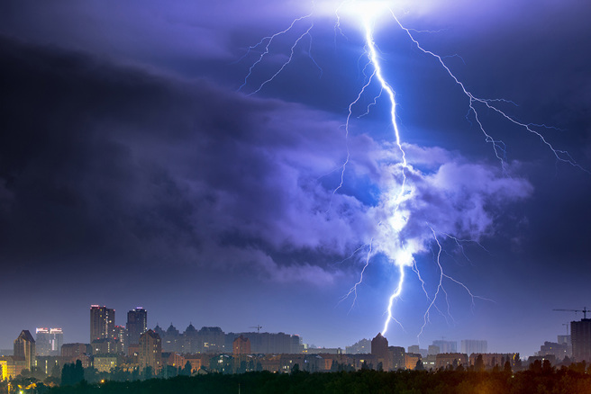 孟加拉一名男子的親友在喝喜酒的路上遭遇雷擊，導致婚禮瞬間淪為葬禮。（示意圖／達志影像）
