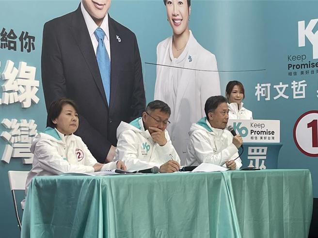 民進黨總統候選人賴清德昨日辯論稱，贊成公開高端合約。對此，民眾黨總統候選人柯文哲說，要解禁的東西多的是，他昨天應該問賴，「小英升等的資料，你要不要主張解禁」，這才是要害的題目。（蔡雯如攝）