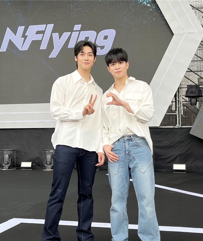 韓國男團「N.Flying」成員李承協（左起）、柳會勝首次來台灣和粉絲跨年。（年代提供）