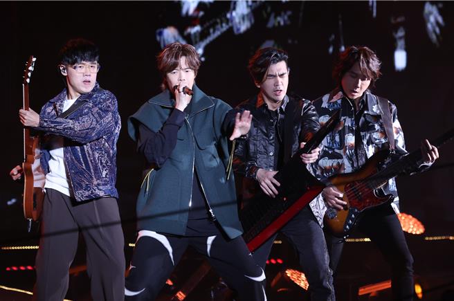 八三夭擔任台北跨年開場嘉賓。（陳俊吉攝）