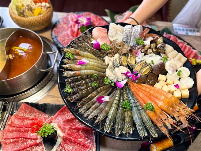 「馬辣頂級麻辣鴛鴦火鍋」、「新馬辣經典麻辣鍋」和「新馬辣經典麻辣鍋Plus＋」，3品牌1月起一口氣新增9種新菜色、免費升級酒水暢飲等回饋消費者。（馬辣國際餐飲集團提供）