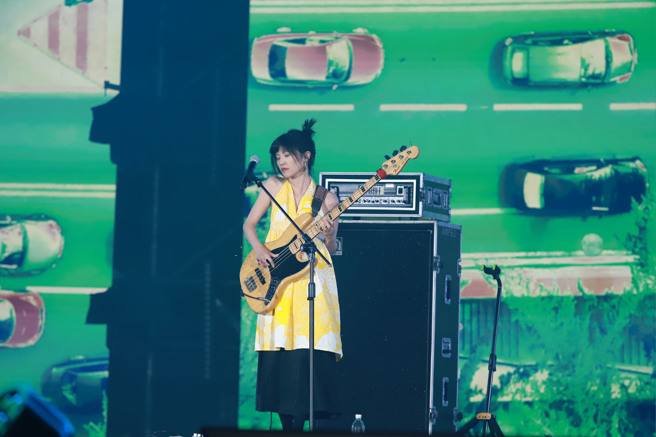 大象体操演唱时台下惊传有人拿刀。（民视提供）