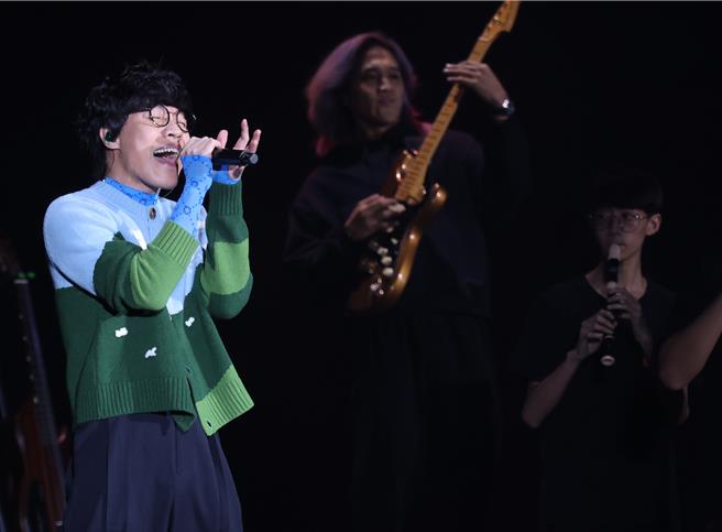 卢广仲一连带来多首经典歌曲。（陈俊吉摄）