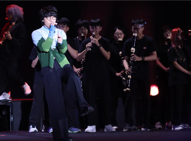 卢广仲正在筹备新作品。（陈俊吉摄）