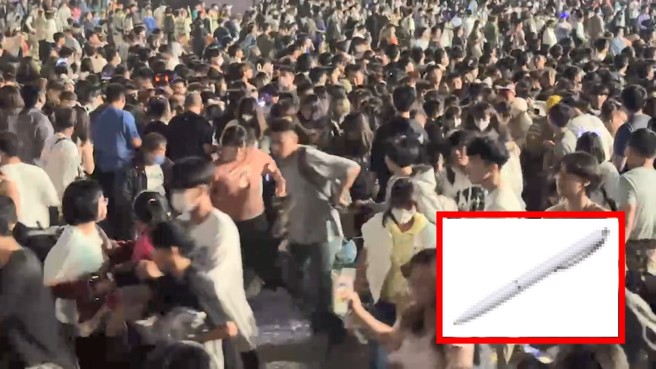 有目擊民眾看到一名男子跟阿伯吵架，有拿出小刀，不過又有目擊者指疑為原子筆。（翻攝畫面）