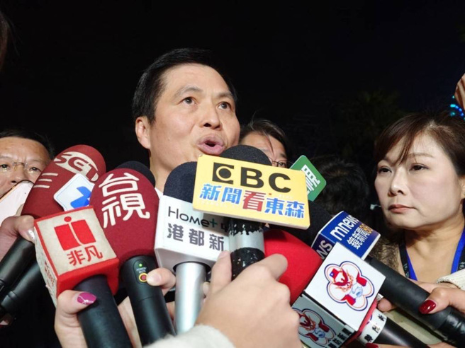 高雄市警察局長林炎田指，在旁目擊者表示男子手上的為原子筆，非刀械。（任義宇攝）