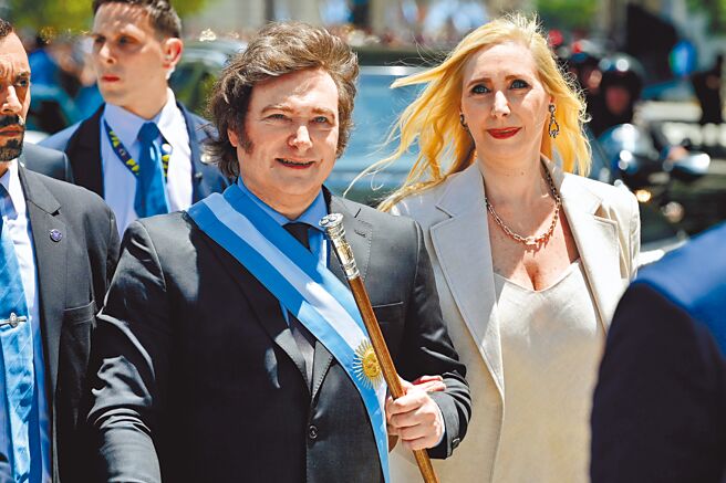 阿根廷總統米雷伊（中左）致函巴西稱，有意拒絕讓阿根廷加入金磚國家。（新華社）