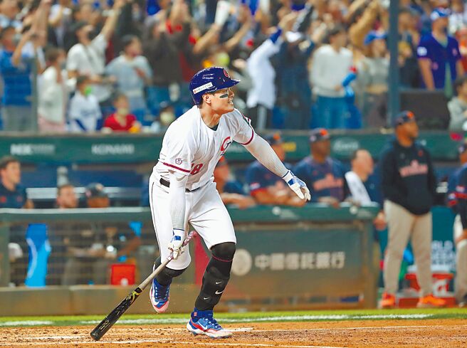 張育成在經典賽對荷蘭敲出滿貫炮。（本報資料照片）