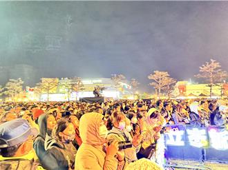 風實在太大！ 大新竹跨年晚會吊臂攝影機砸傷6人