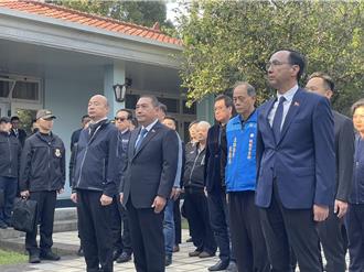 蒋经国逝世36周年 朱侯韩头寮谒陵肃穆不发一语