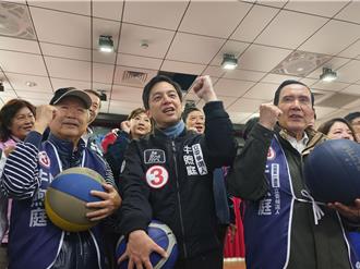 火力全开！马英九轰赖「泣保万里违建」 暗酸蔡拿不出学位证明